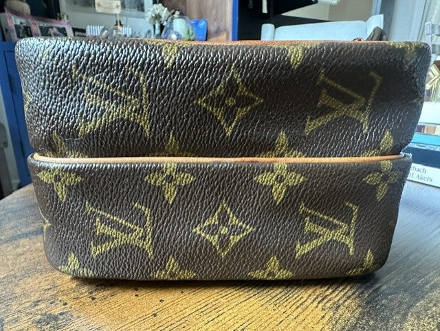 Authentic Vintage Louis Vuitton Amazone Monogram MM Crossbody Bag