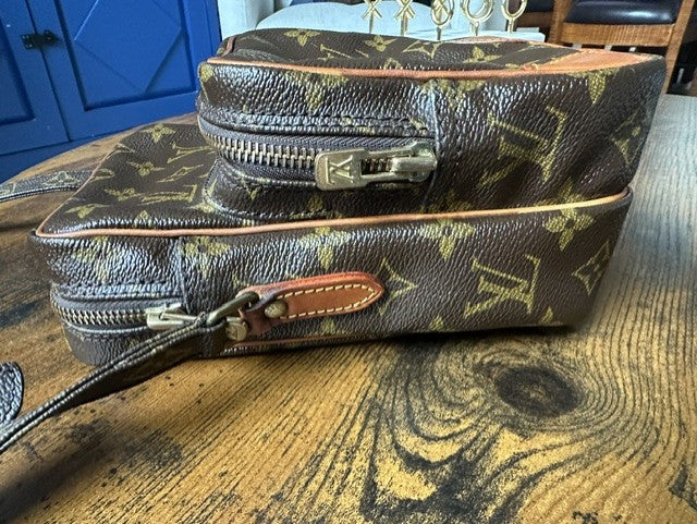 Authentic Vintage Louis Vuitton Amazone Monogram MM Crossbody Bag