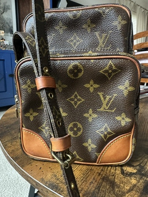 Authentic Vintage Louis Vuitton Amazone Monogram MM Crossbody Bag