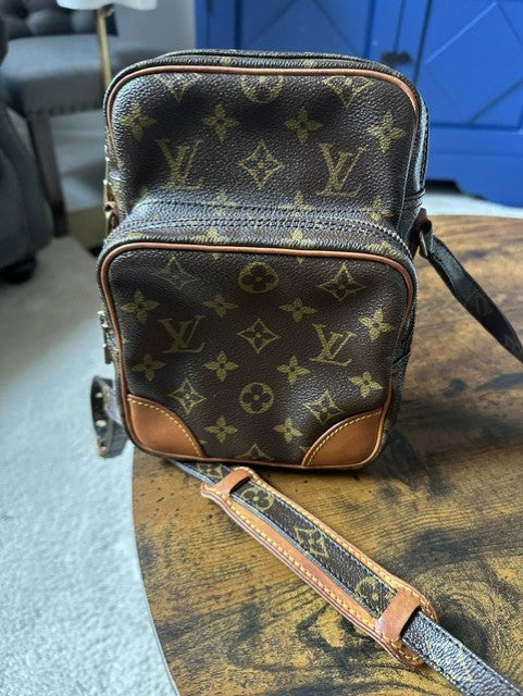 Authentic Vintage Louis Vuitton Amazone Monogram MM Crossbody Bag