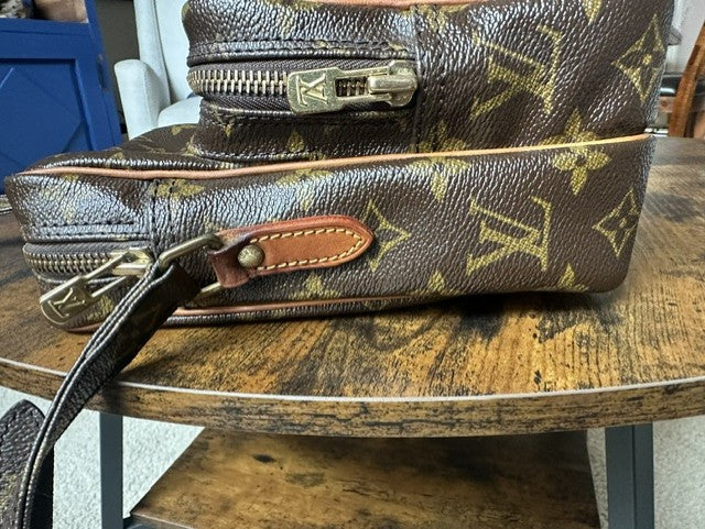 Authentic Vintage Louis Vuitton Amazone Monogram MM Crossbody Bag